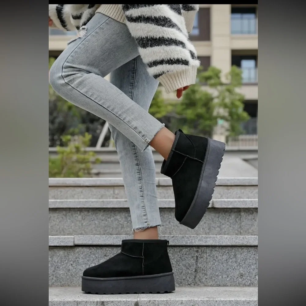 FABULOUS LIGHT SLIP ON LOW ANKLE BOOTS IN BLACK FAUX FUR - Picture 1 of 5